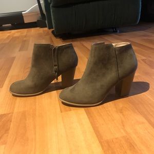 Green ankle boots